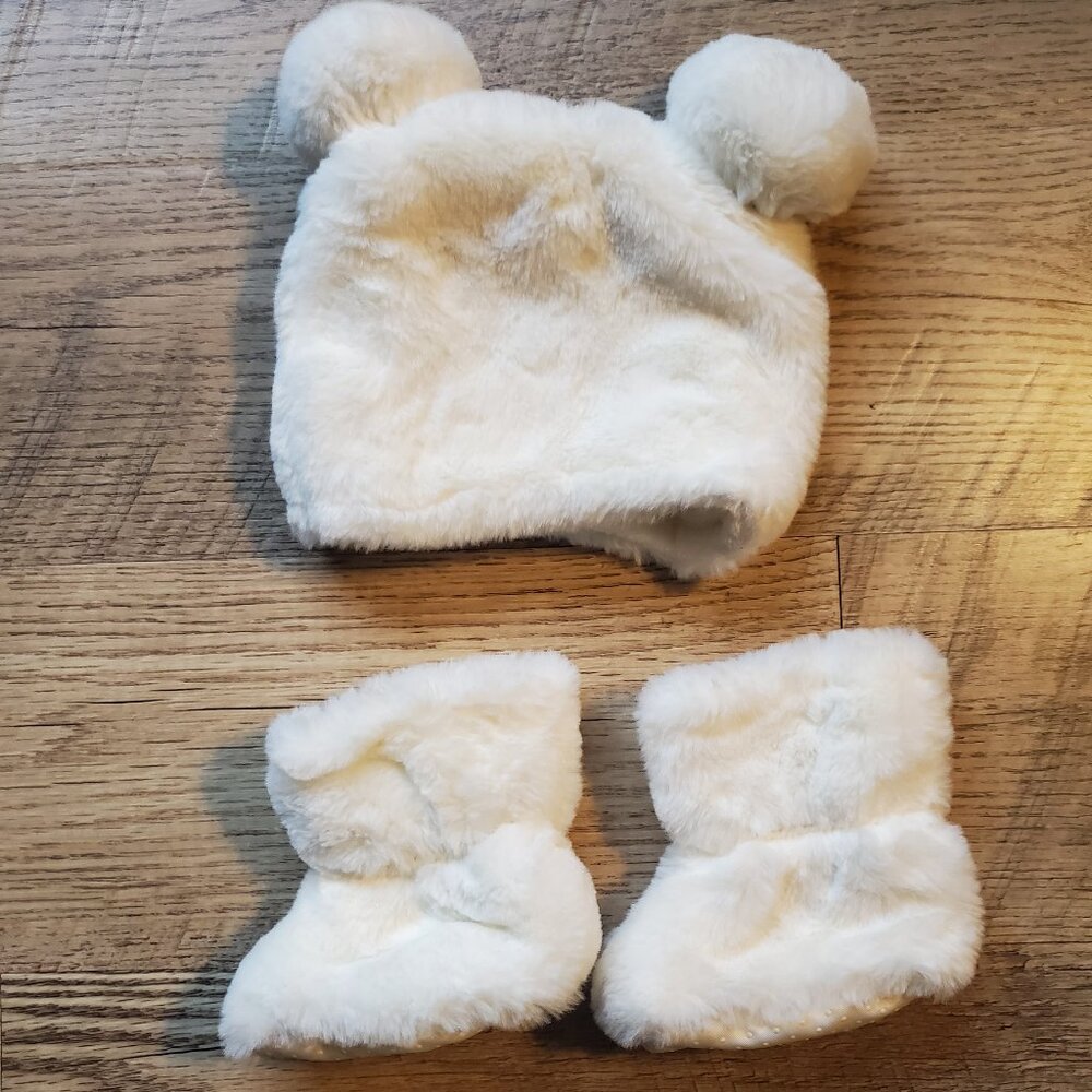 Baby winter hat and booties